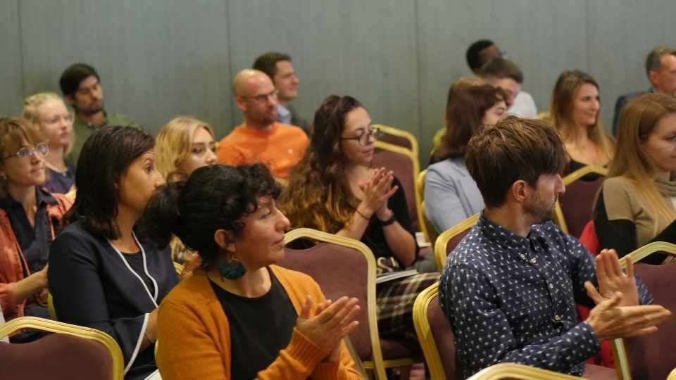 audience members clapping after a seminar at FoSB